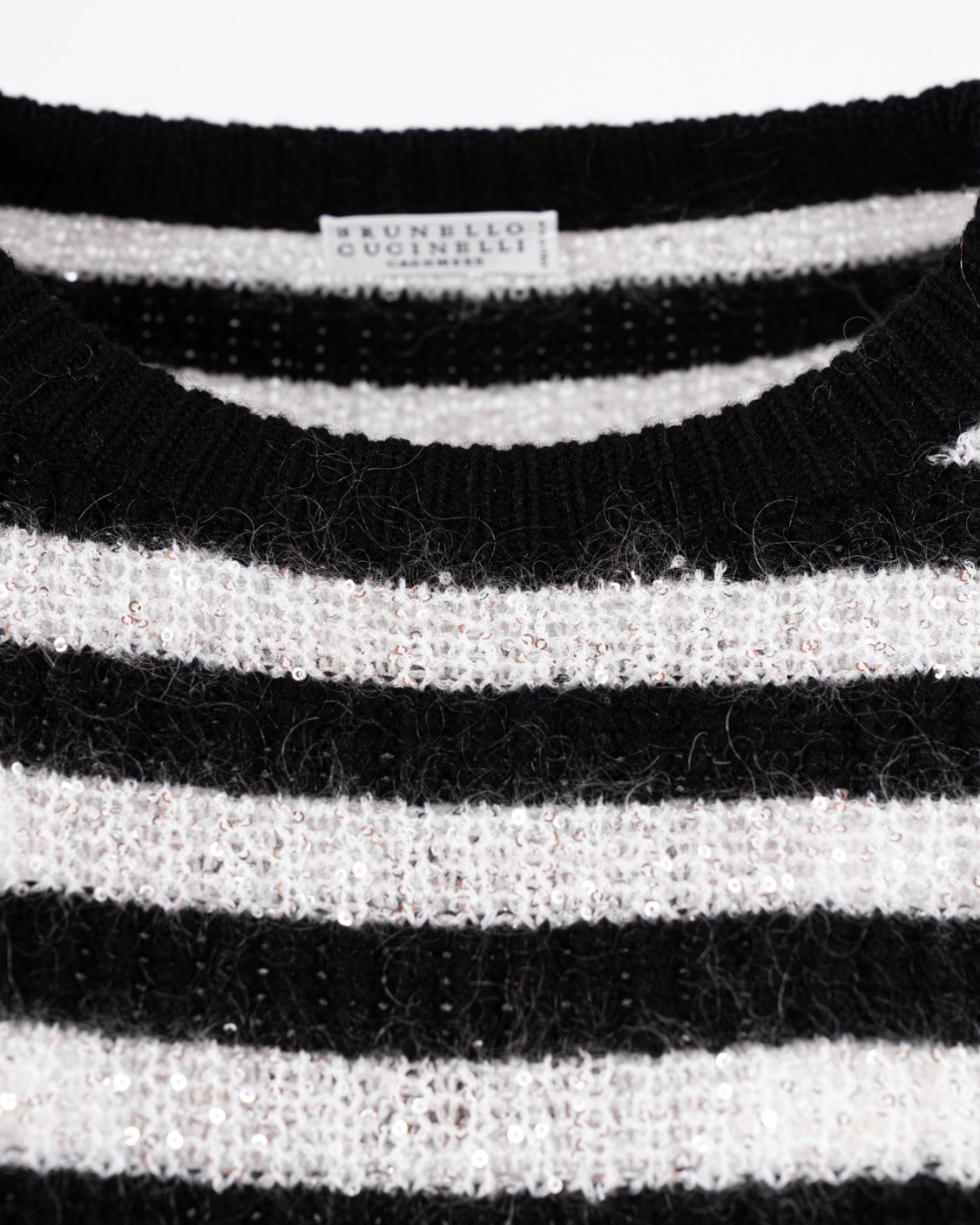 shop BRUNELLO CUCINELLI Saldi Pull: Brunello Cucinelli maglia in lana, cashmere e seta.
Girocollo.
Maniche lunghe.
Righe.
Vestibilità regolare.
Composizione: 60% Lana 30% Cashmere 10% Seta.
Fabbricato in Italia.. M16505200-CAL56 number 8853502